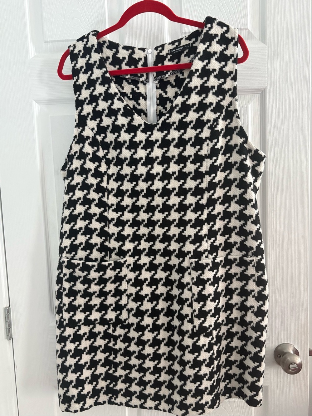 SHEIN Black & White Houndstooth Sleeveless Shift Mini Dress